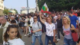 Манолова с осем искания на протеста срещу Борисов