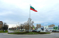 Българският трибагреник вече се вее и на един от входовете на град Ямбол
