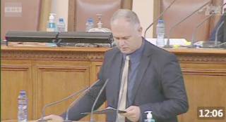 Министър Асен Василев отговаря на въпрос