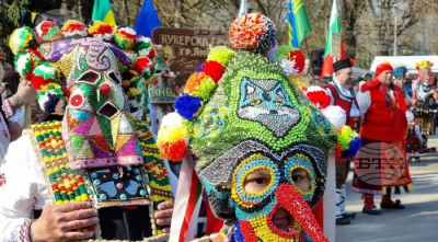 Ямбол е „Кукерландия“: хиляди хлопки и чанове огласят града в 25-ия Международен маскараден фестивал