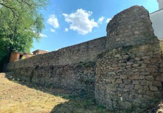 Започнаха дейности  по стената на средновековната Ямболска крепост