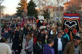 Гигантските маски на ямболския фестивал „Кукерландия“ поеха отново на турне из страната