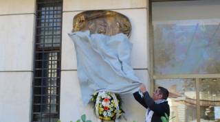 ОТКРИХА БАРЕЛЕФ НА МАЕСТРО НИКОЛАЙ СУЛТАНОВ