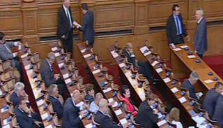 Кой ли ще ни обяснява Визия за България на БСП - депутат Вигенин или депутат Пенев?