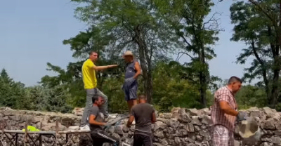 ++Очаквахме да видим как кметът на Ямбол лично изправя килнатия пътен знак на &quot;шарлатаните&quot;, пък то...