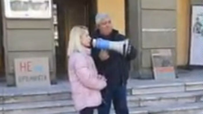 29 НОЕМВРИ - Областният лидер на Изправи се България Мими Караколева, която