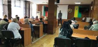 Оказа се, че в ОБЛАСТ ЯМБОЛ има достатъчно медицински персонал по документи.