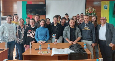 Младежки диалог на тема „Личностно развитие и лидерство“ се