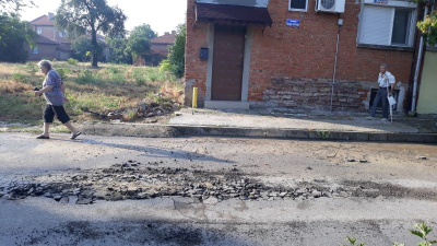 Авария на магистрален водопровод оставя без вода на празника кмартал на Ямбол