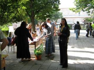 Редят масово изложение в надпревара за бройки ученици