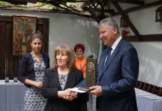 В Община Тунджа днес връчиха 27 награди на изявени учители и читалищни дейци, по повод 24 май.