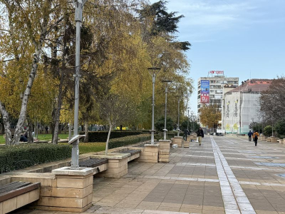 Община Ямбол подменя част от амортизираните стълбове и осветителни тела по улица „Г. С. Раковски“