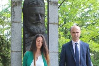 Спокойно, бе СлавовГЕРБ - вас няма кой да ви накаже!