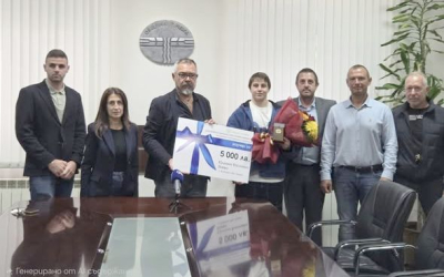 Община „Тунджа“ посрещна с цветя кукоревското момиче