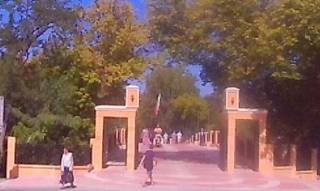 Без да режат лентичка /де го Бойко?/ отвориха моста за парка