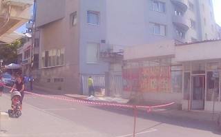 По Дик-а кипи труд - премахват павилион. Усилено чиновническо присъствие и охрана.