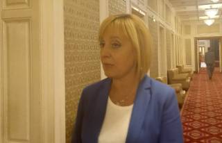 Мая Манолова: От 1 октомври минималната пенсия става 490 лв., а