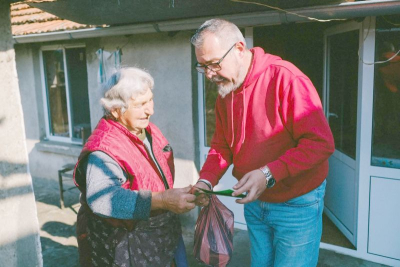Благотворителна кампания „Великден за баба и дядо“ достигна до 1200 самотни възрастни хора
