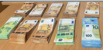 Героичните и неподкупни митничари - . необмитено пиле не прехвръква!