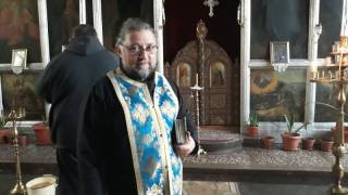 Намерете време, запалете свещичка или поне само поменете, помолете се Бог да прости дякон Васил Иванов Кунчев.