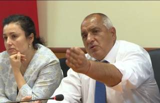 БОРИСОВ В ПАЗАРДЖИК:&quot;...НАСИЛА НЯМА НИКОЙ ДА НАКАРАМЕ ...&quot; Ами мерките, ами чл. 139а от ЗВМД, дето...?