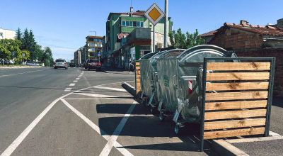 Приключи първият етап от поставянето на декоративни...