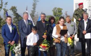 Със заупокойна молитва за загиналите във войните ботевци,