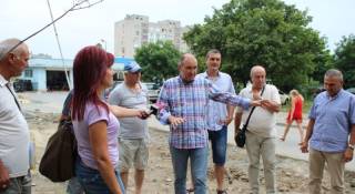 &quot;Инспектор паркинги&quot; Славов проверява . 12-години този е без приемен ден. Сега тръгнал да се среща с хората...