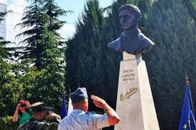 Пред паметника на Апостола! Кои дариха средствата!