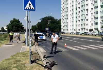 Велосипедистка на 57 години и 43-годишен мъж на тротинетка пострадаха при два инцидента с леки автомобили тази сутрин в Ямбол,