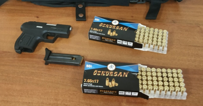 В дамската й чанта - пистолет с шест бойни патрона в пълнителя и още сто за запас...