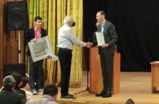 Преди сесията връчиха заслужени награди. /и от нас Браво!/