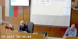 Заседанието на ОбС на Ямбол приключи. Славов нервно активен.