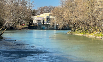 Поради ремонтните дейности на Младежкия дом