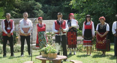 Модата се мени, фолклорът остава!