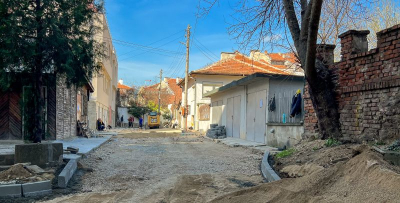 Община Ямбол продължава да извършва ремонти дейности на различни места в града.