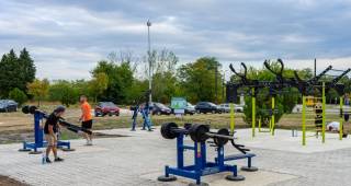 Две фитнес площадки в Ямбол вече са с нова настилка,