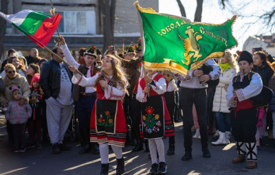 С фестивал на уникалните танцуващи коледари Ямбол отпразнува Рождество Христово