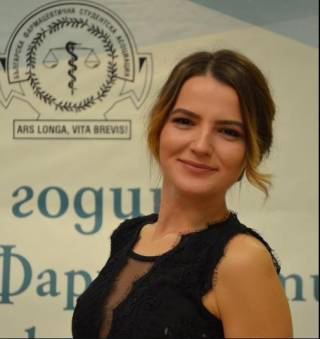 Още за: Младежи донесоха светлина /и храна/на 185 самотни души от ямболски села