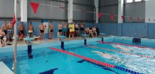 Замириса на море и здравословната пот на спасителя