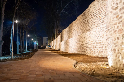 /и ВИДЕО/ Облагородяването около ямболската Средновековна крепост продължава