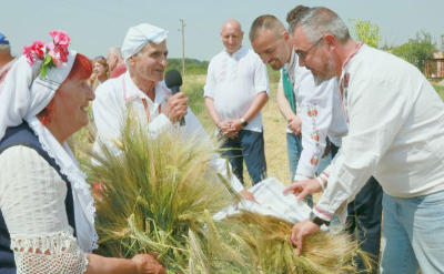 Жътвената кампания в Ямболско започва с пресъздаване на народния обичай &quot;зажънване&quot;