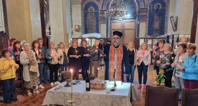 Медицинските сестри в Ямбол протестираха и палиха свещи в църква