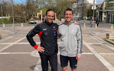 Отблясък от изборния ден. Потичкал....