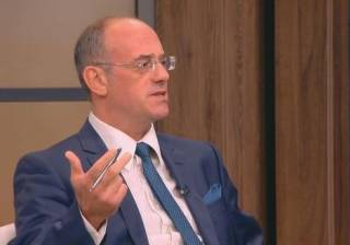 Професор Семов: &quot;Бойко Борисов или да хваща ножа и да реже дълбоко, или да хваща пътя”