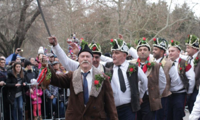 Традиции и приемственост в коледуването в Ямбол /Янчо Перката/