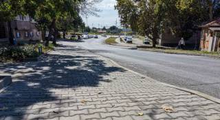 Ремонтите на тротоарната настилка на ямболските улици продължават