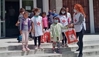 Областната организация на БЧК-Ямбол /Какво значи &quot;деца в риск&quot; ???/