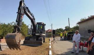 ПЪРВА КОПКА ПО ПРОЕКТ ЗА ПОДОБРЯВАНЕ НА ВОДОСНАБДИТЕЛНАТА ИНФРАСТРУКТУРА