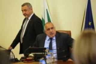 Интересен и задълбочен коментар - оставката на Симеонов, ДПС и протестите